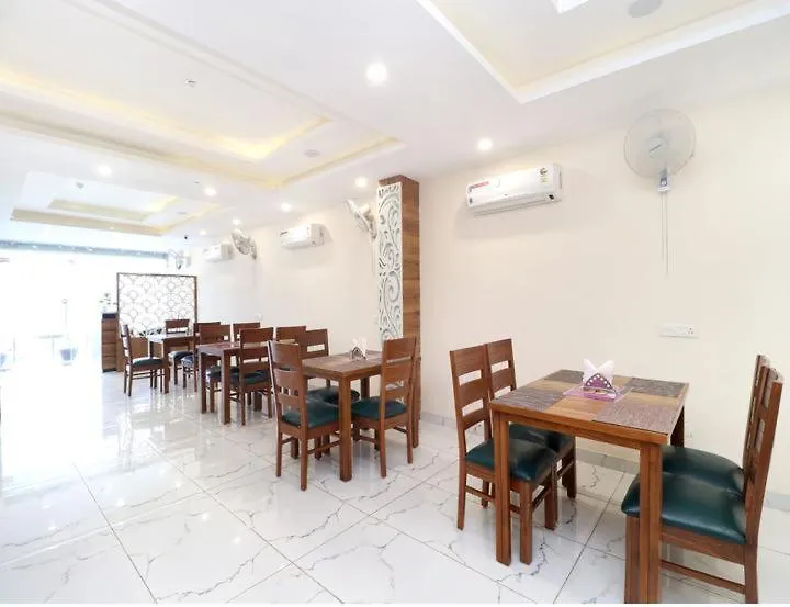 Hotel Wisteria -Main Highway Hotel Zirakpur 3*,  India
