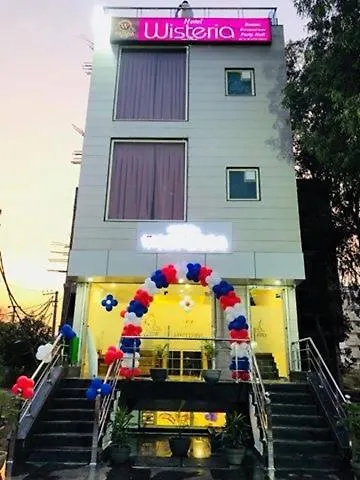 Hotel Wisteria -Main Highway Hotel Zirakpur 3*,  India