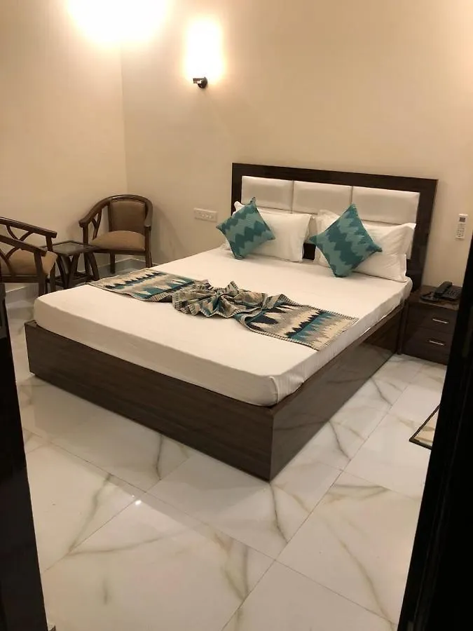 Hotel Wisteria -Main Highway Hotel Zirakpur