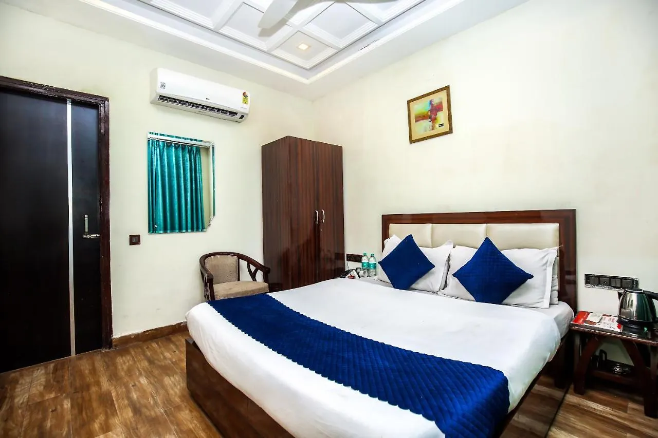 Hotel Wisteria -Main Highway Hotel Zirakpur 3*,  India