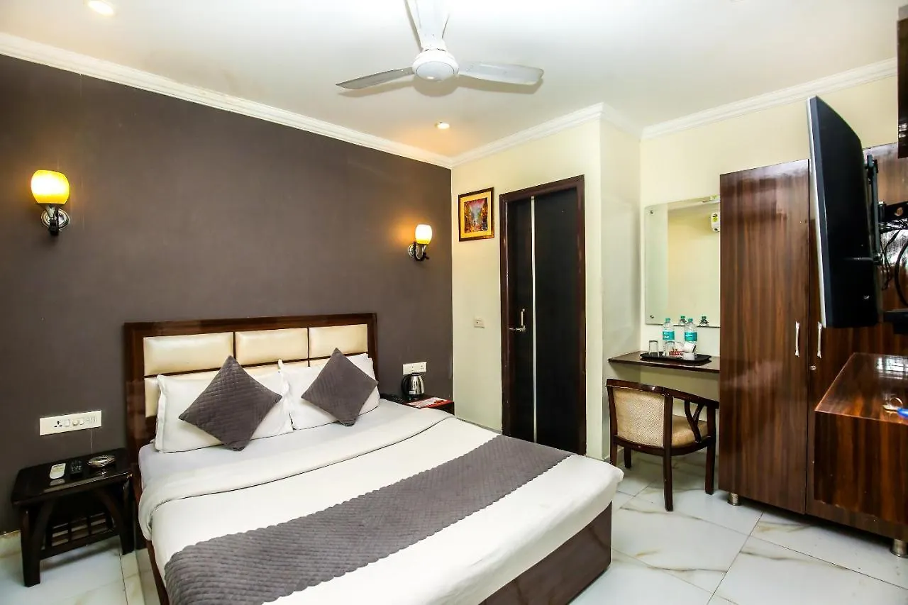 Hotel Wisteria -Main Highway Hotel Zirakpur