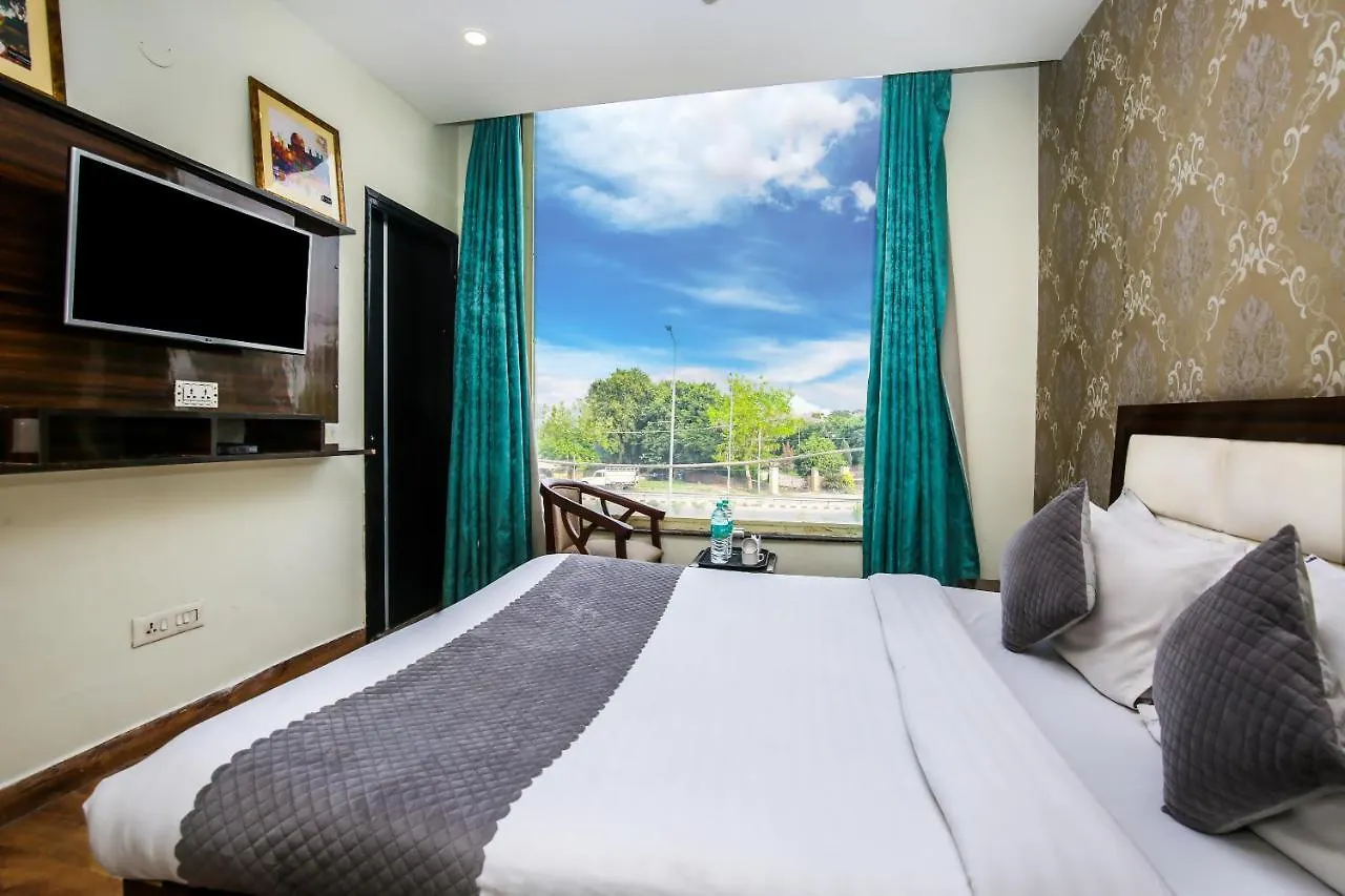 Hotel Wisteria -Main Highway Hotel Zirakpur