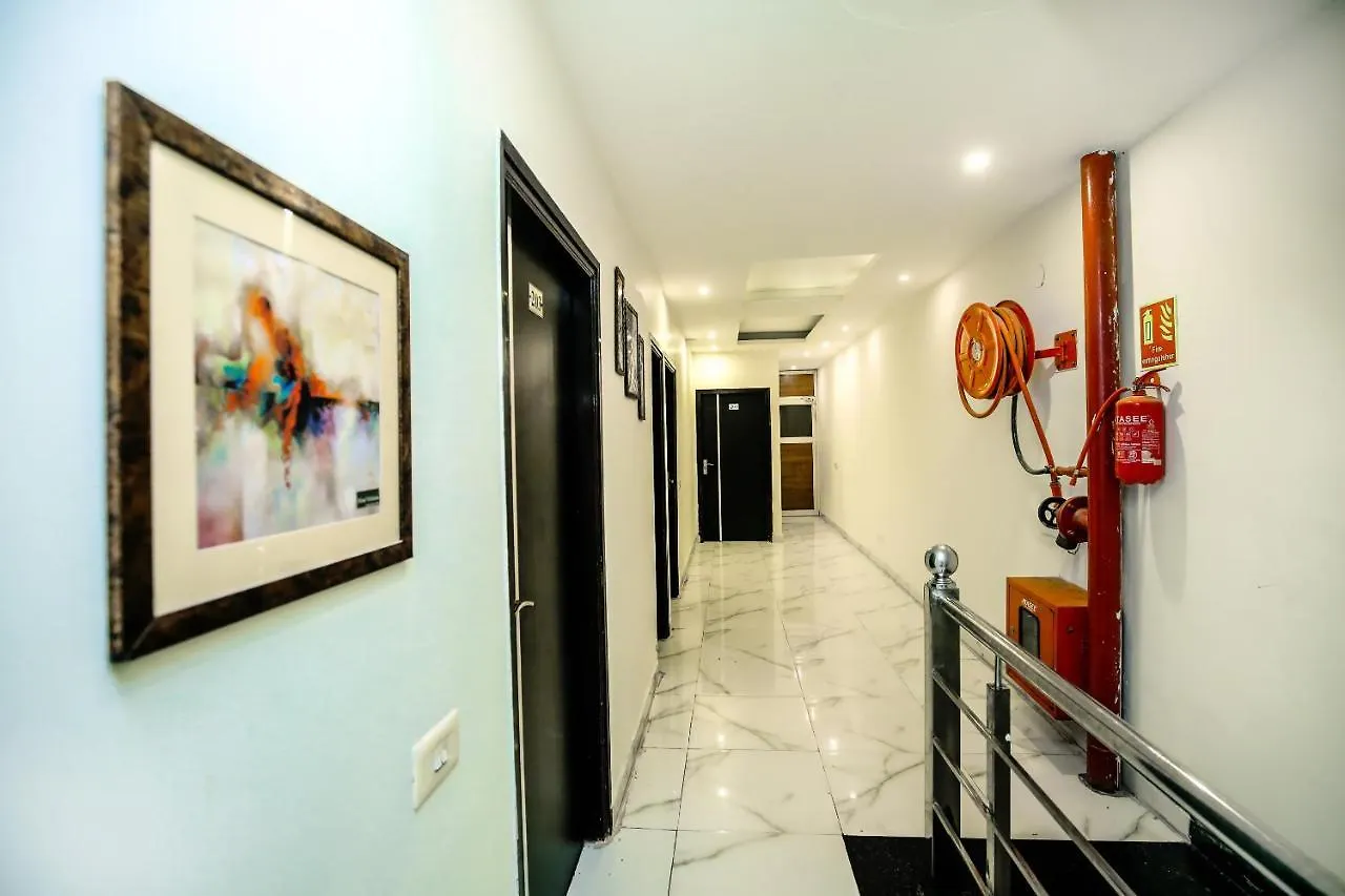 ***  Hotel Wisteria -Main Highway Hotel Zirakpur India